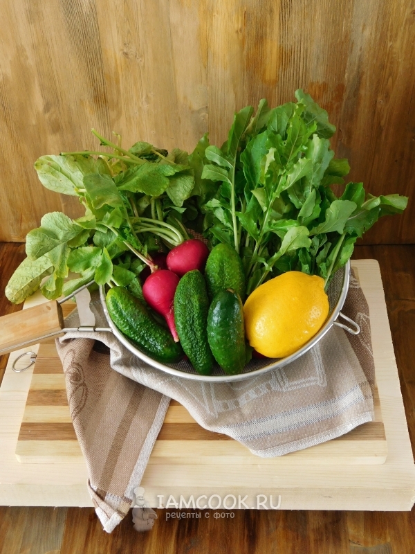 Ингредиенты для зелёного салата с редиской