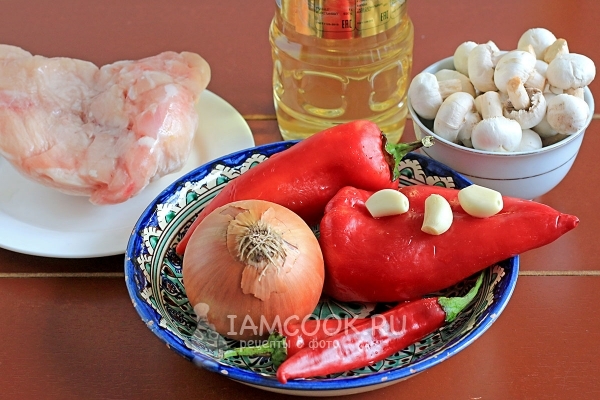 Ингредиенты для куриного филе с перцем и грибами