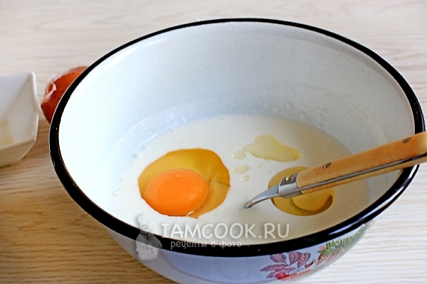 Добавить яйцо и масло