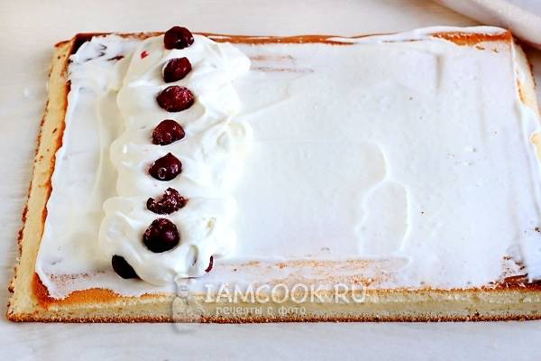 Положить слой крема