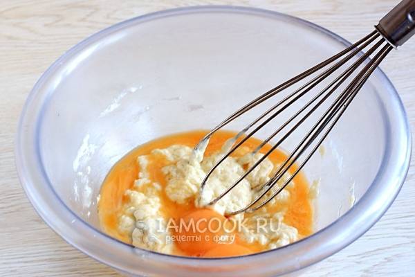 Добавить желтки