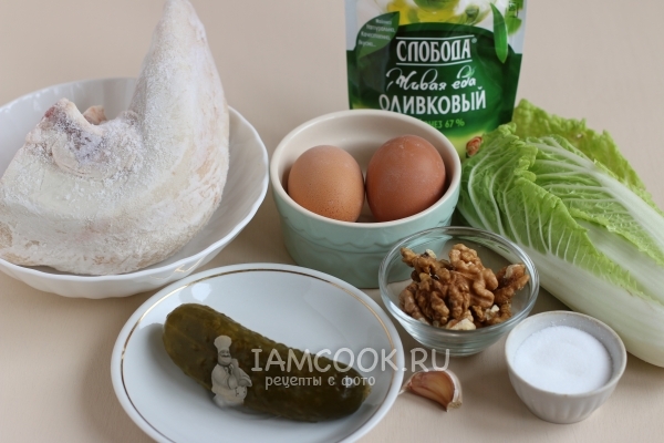 Ингредиенты для салата из говяжьего языка с солеными огурцами