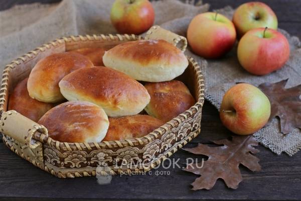 Пирожки с сушеными яблоками