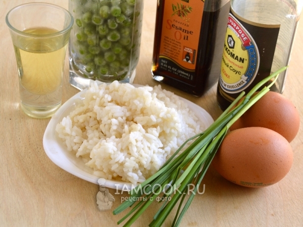 Ингредиенты для риса с яйцом по-китайски