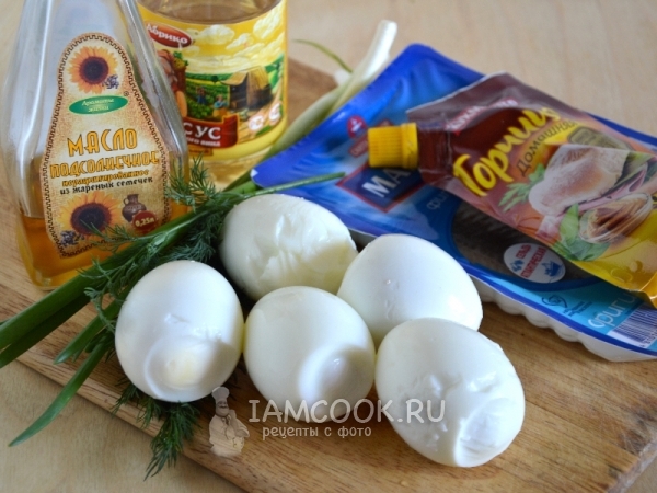 Ингредиенты для яиц, фаршированных сельдью с горчичной заправкой