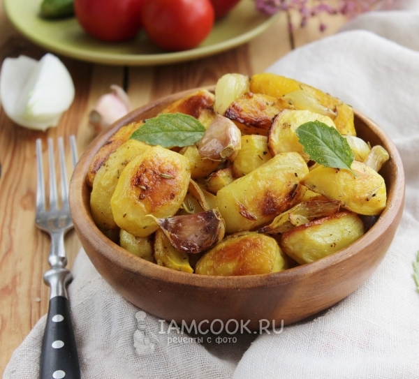 Фото картошки с луком в духовке