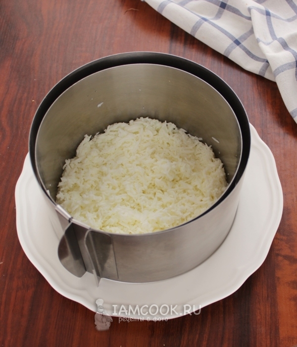 Положить слой риса