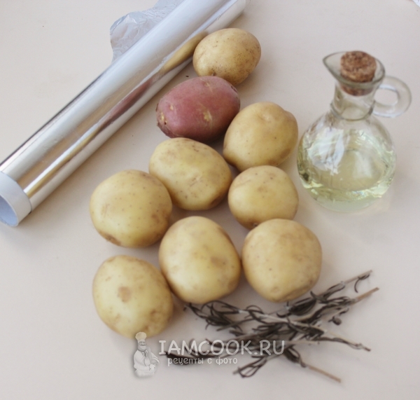 Ингредиенты для картошки в мундире в фольге в духовке