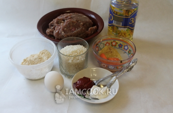 Ингредиенты для мясных тефтелей в сметанно-томатном соусе