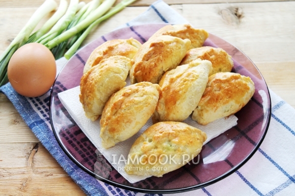 Рецепт закусочных пирожков с луком и яйцом