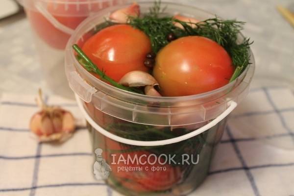 Ингредиенты для «Квашеные зеленые помидоры в бочке»: