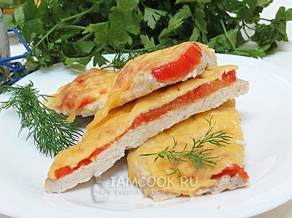 Фото куриного филе, запеченного с помидорами и сыром