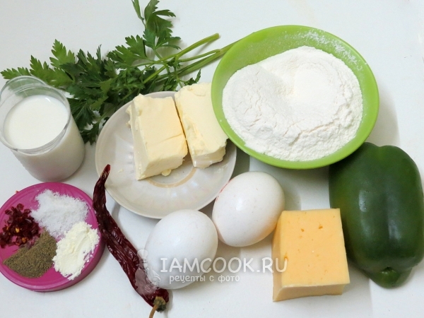 Ингредиенты для закусочных сырных вафель с болгарским перцем и зеленью