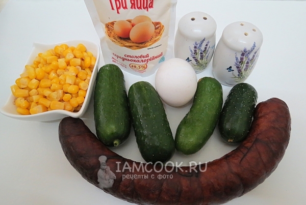 Ингредиенты для салата «Соломка» с копченой колбасой