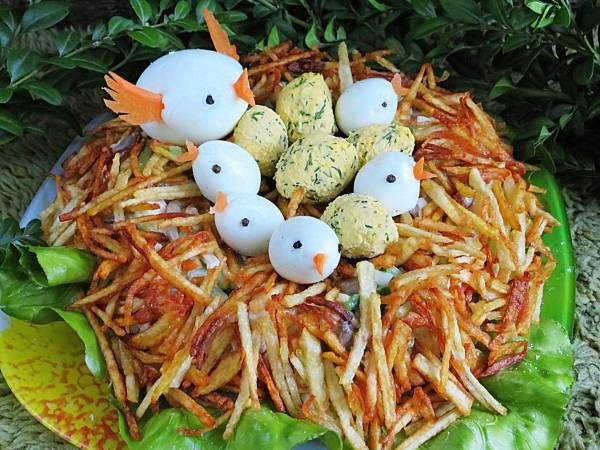 Салат «Гнездо глухаря» с грецким орехом - пошаговый рецепт с фото, ингредиенты, как приготовить