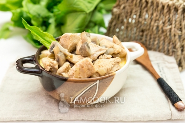 Рецепт куриного филе с грибами (шампиньонами) в сметанном соусе с паприкой