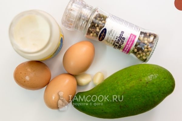 Ингредиенты для дипа из авокадо с яйцом