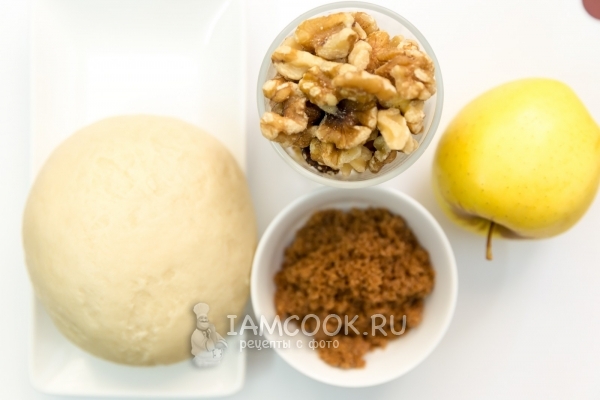 Ингредиенты для постных рулетиков с орехами и яблоком