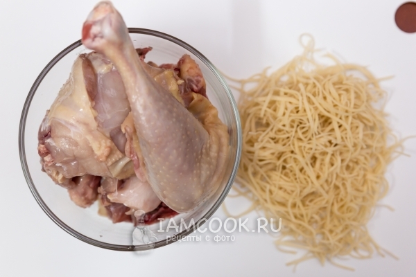 Ингредиенты для домашней лапши с курицей