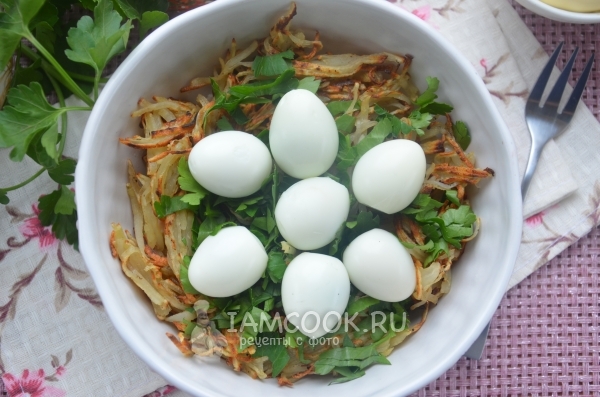 Рецепт салата «Гнездо глухаря» с перепелиными яйцами
