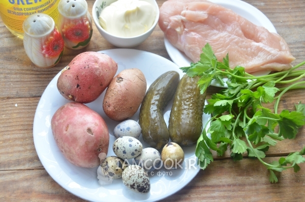 Ингредиенты для салата «Гнездо глухаря» с перепелиными яйцами