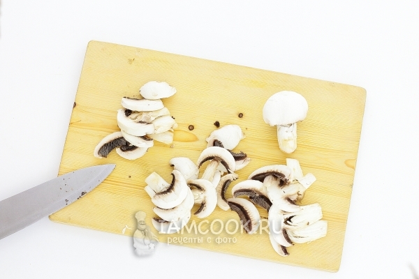 Порезать грибы
