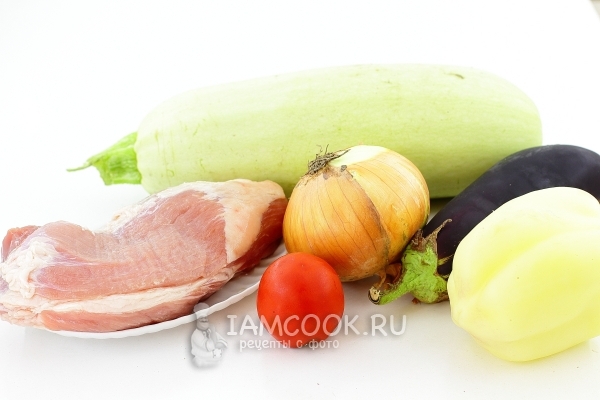 Ингредиенты для овощного рагу из кабачков с мясом и баклажанами