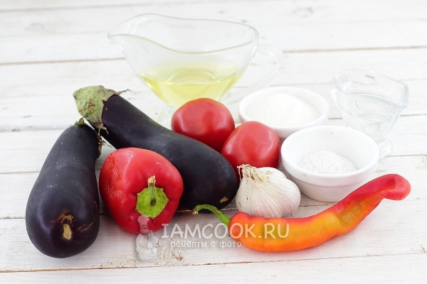 Ингредиенты для лечо с баклажанами, помидорами и перцем на зиму