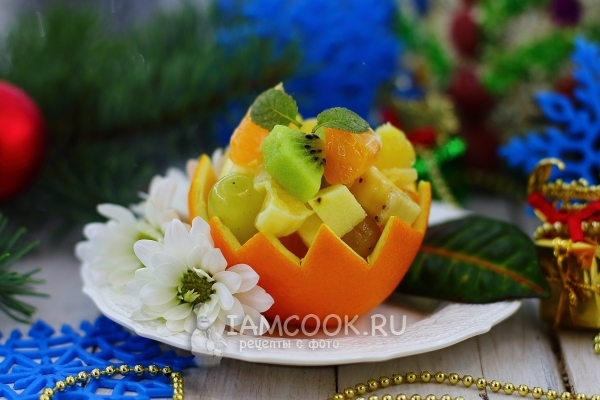 Фото фруктового микса в апельсиновых корзинках