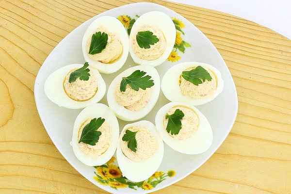 Рецепт яиц, фаршированных крабовыми палочками
