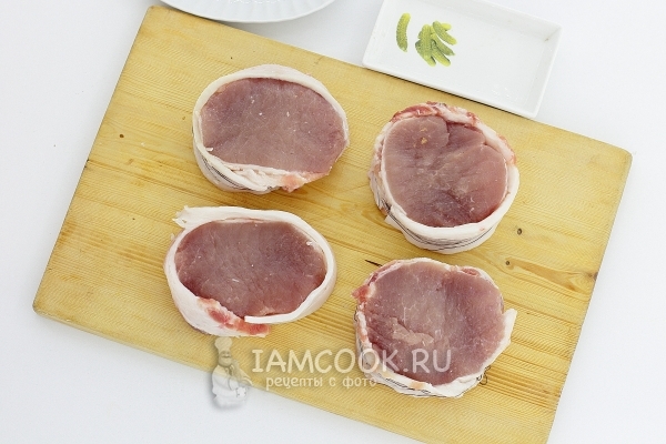 Порезать мясо на пластины