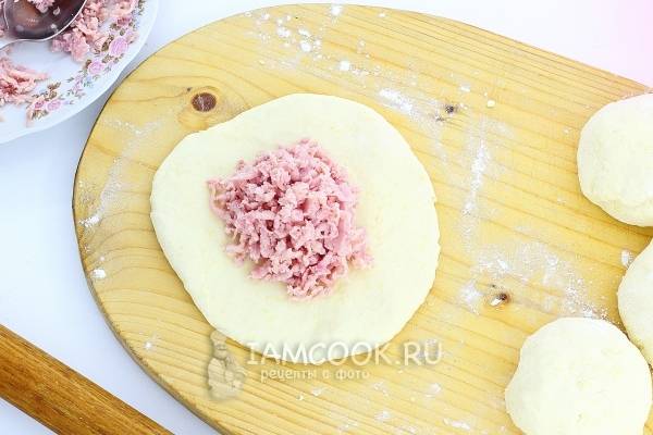 Дрожжевой пирог с ветчиной и сыром – кулинарный рецепт