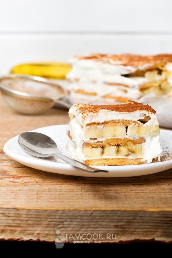 Фото торта с печеньем и бананами без выпечки