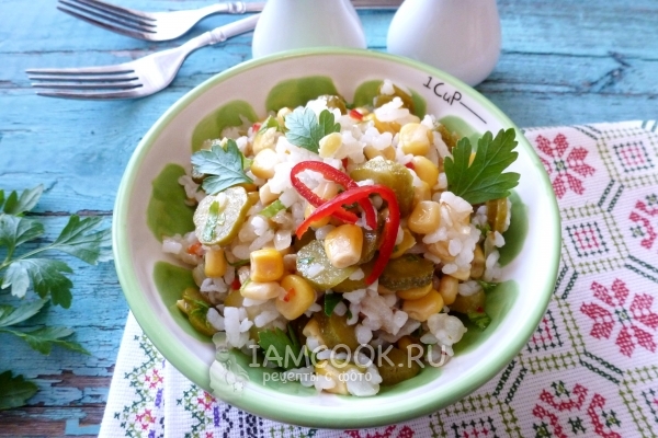 Рецепт постного салата с рисом и кукурузой