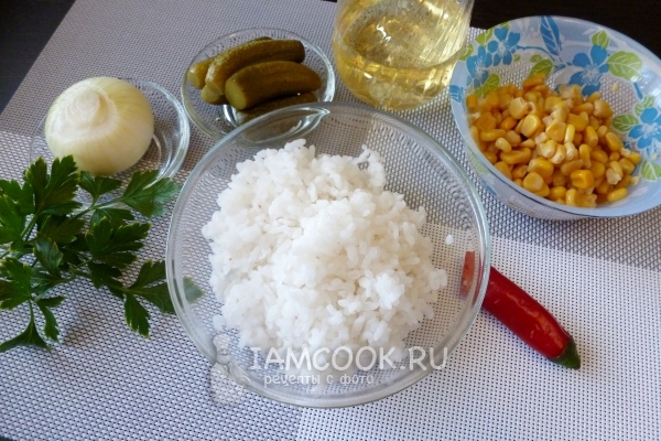 Ингредиенты для постного салата с рисом и кукурузой