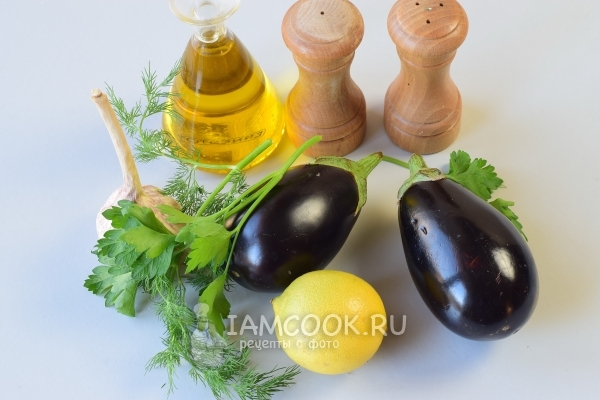 Ингредиенты для отварных баклажанов с чесноком и зеленью
