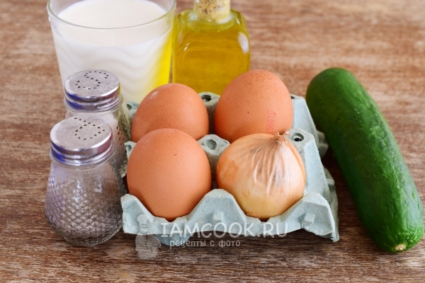 Ингредиенты для жареных яиц с огурцами