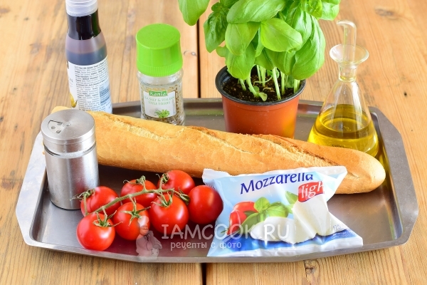 Ингредиенты для брускетты с помидорами черри и моцареллой