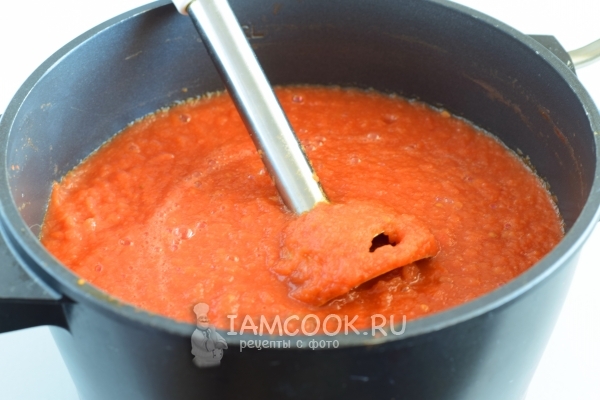Пюрировать томатную массу