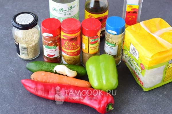 Ингредиенты для салата с фунчозой и овощами