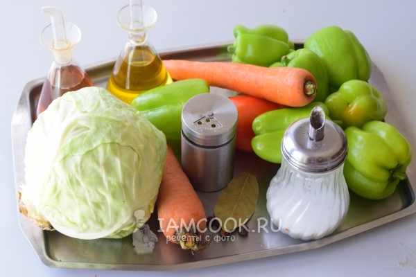 Ингредиенты для перца, фаршированного капустой и морковью на зиму