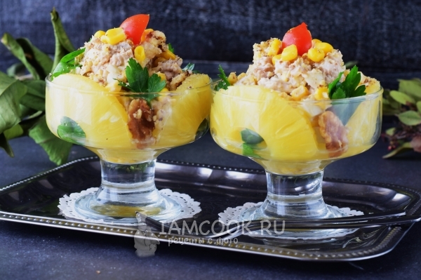 Рецепт салата с ананасами, курицей и грецкими орехами