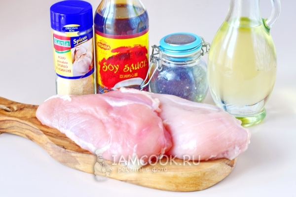 Ингредиенты для куриного филе в соевом соусе на сковороде