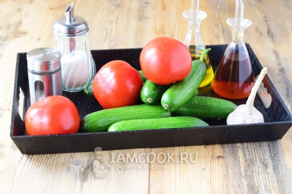 Ингредиенты для огурцов в томатном соке на зиму