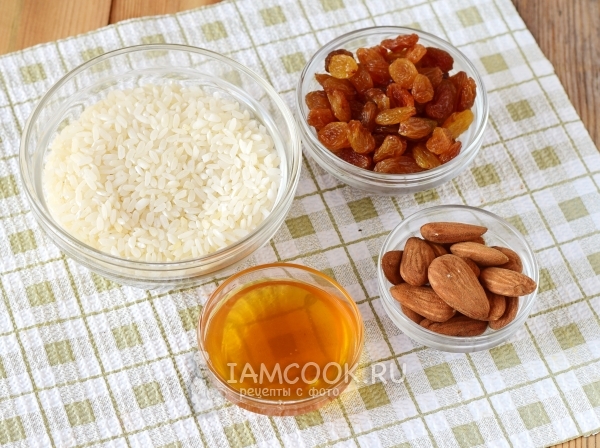 Ингредиенты для поминальной кутьи из риса с изюмом