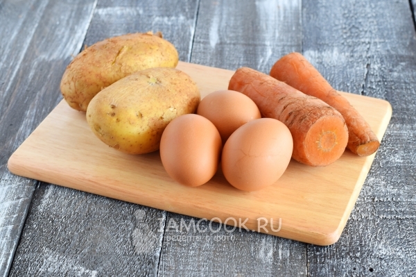 Отварить картофель, морковь и яйца