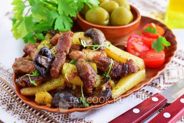 Свинина с картошкой и грибами в духовке: рецепт с фото пошагово