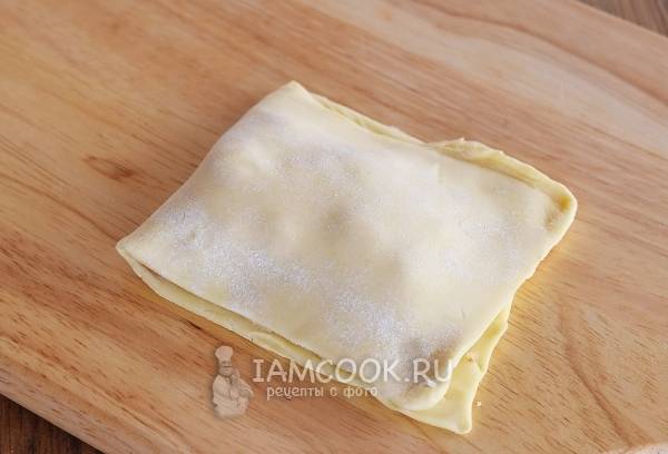 Закрыть начинку тестом