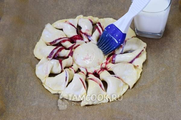 Рецепт: Пирог с малиновым вареньем - без сахара