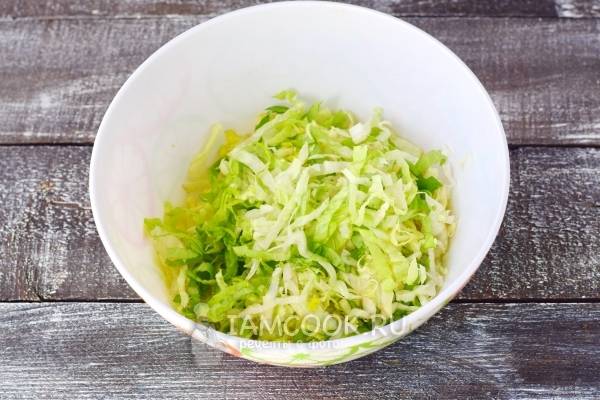 Салат с капустой, ветчиной и кукурузой - пошаговый фоторецепт